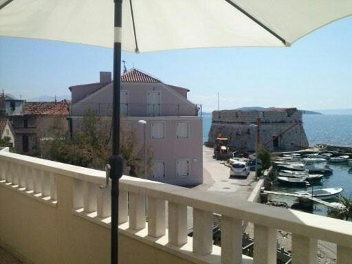Studio Apartment Mala Plaza Kaštela المظهر الخارجي الصورة