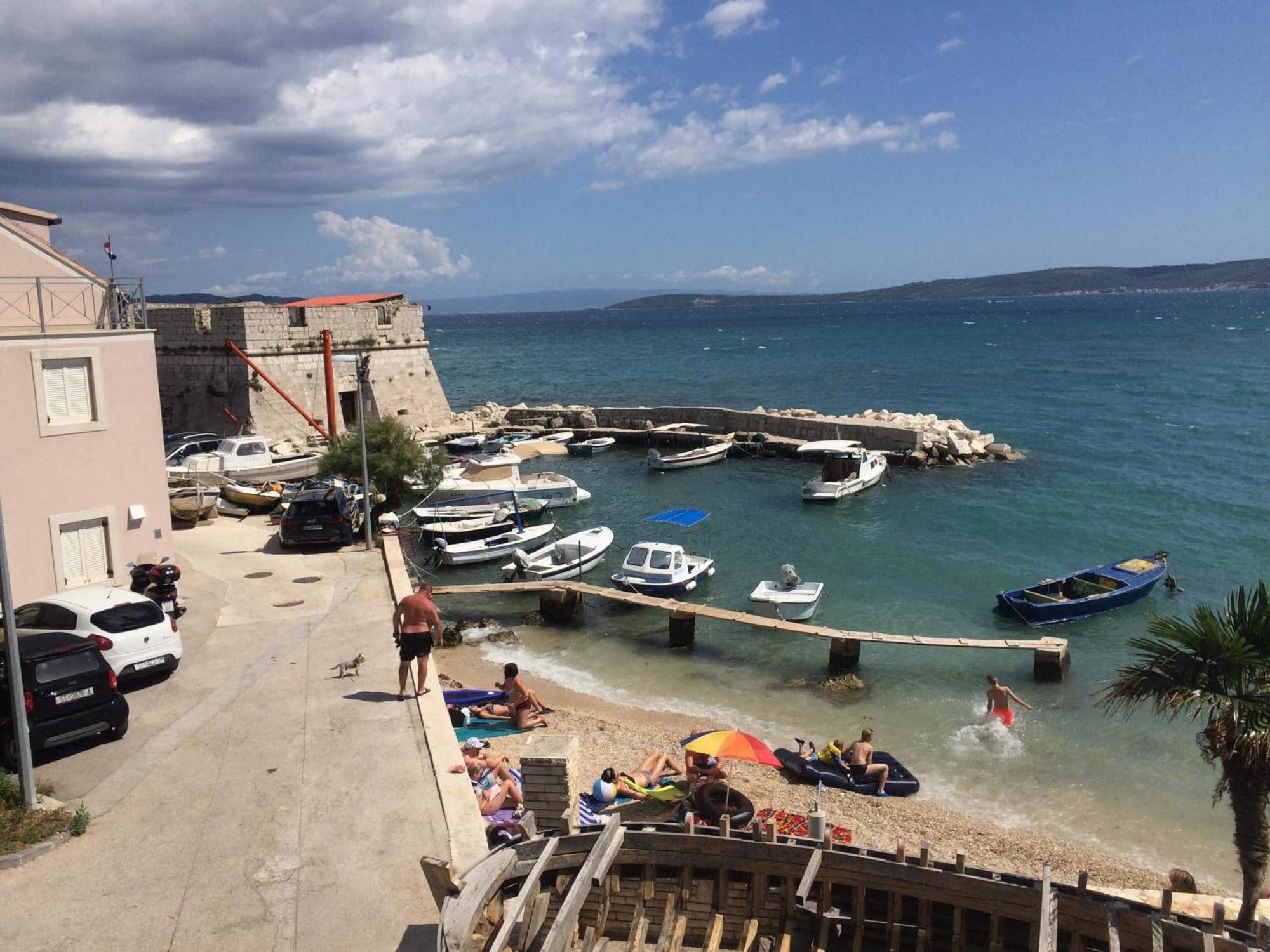 Studio Apartment Mala Plaza Kaštela المظهر الخارجي الصورة
